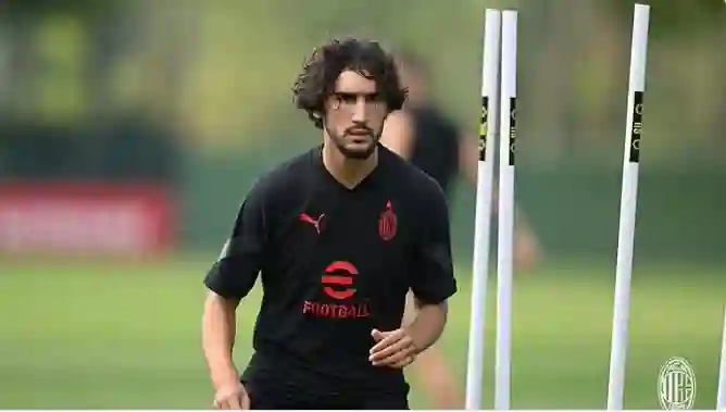 الشباب يستعد لحسم صفقة نارية للاستفادة من خدمات نجم ميلان 