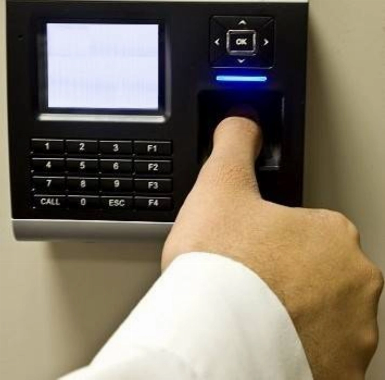 التعليم تصدر توضيح عاجل حول تطبيق حضوري للمعلمين والمعلمات 