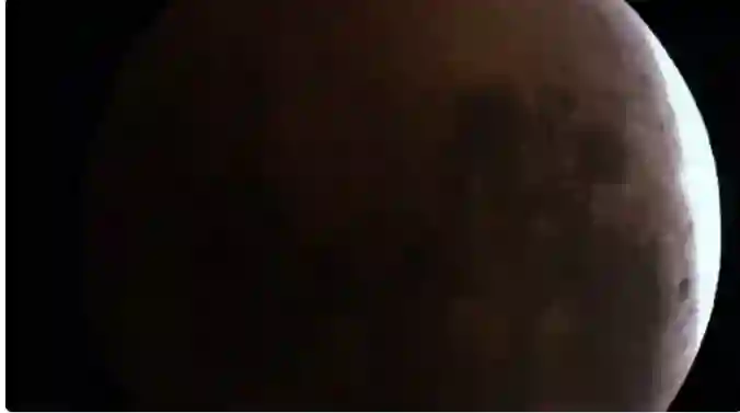 أكثر صورة أثارت الرعب في السعودية أثناء الخسوف الكلي للقمر 